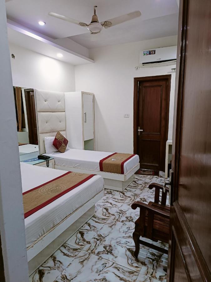 Hotel Crystal Deluxe - By RSL Hospitality New Delhi Extérieur photo